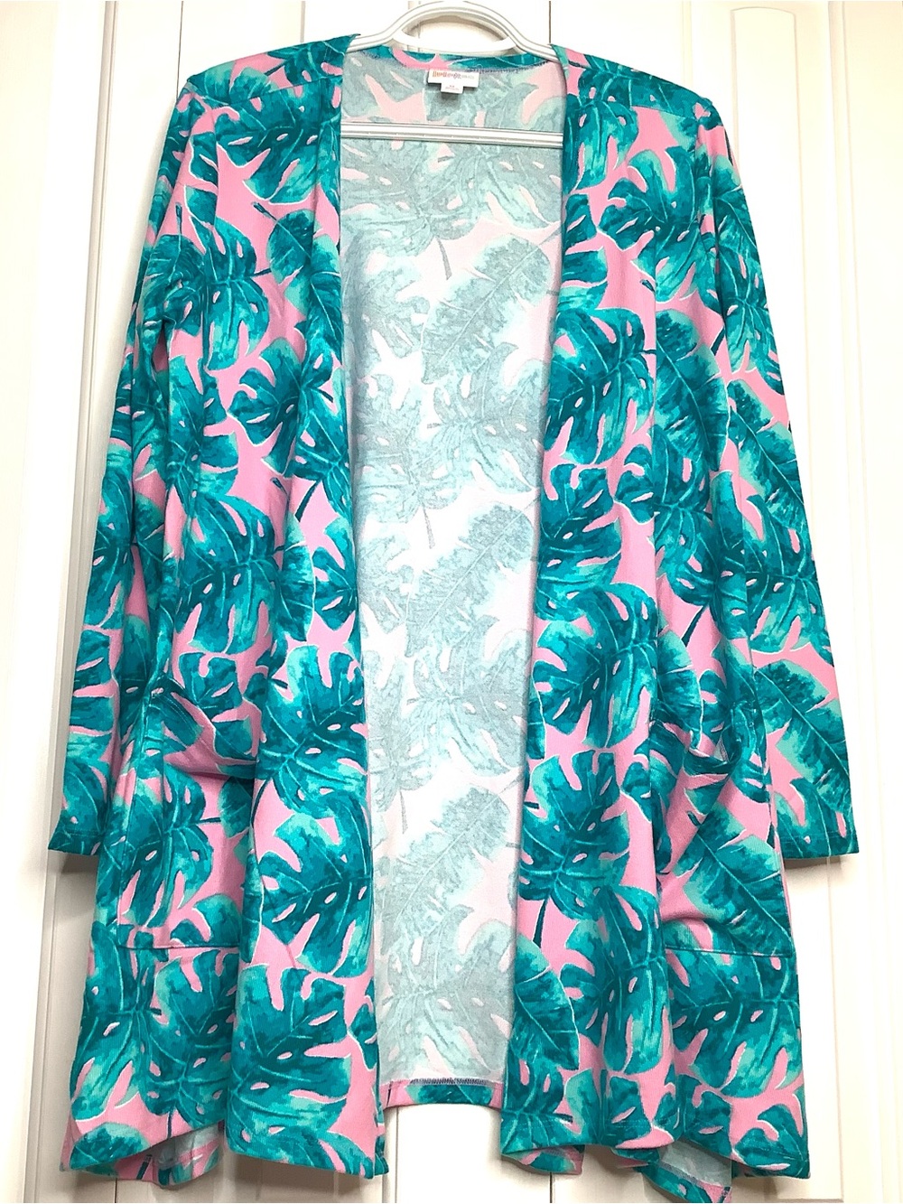 LuLaRoe NWT Medium Pink & Teal Tropical Leaf Print Soft Cardigan With Pockets